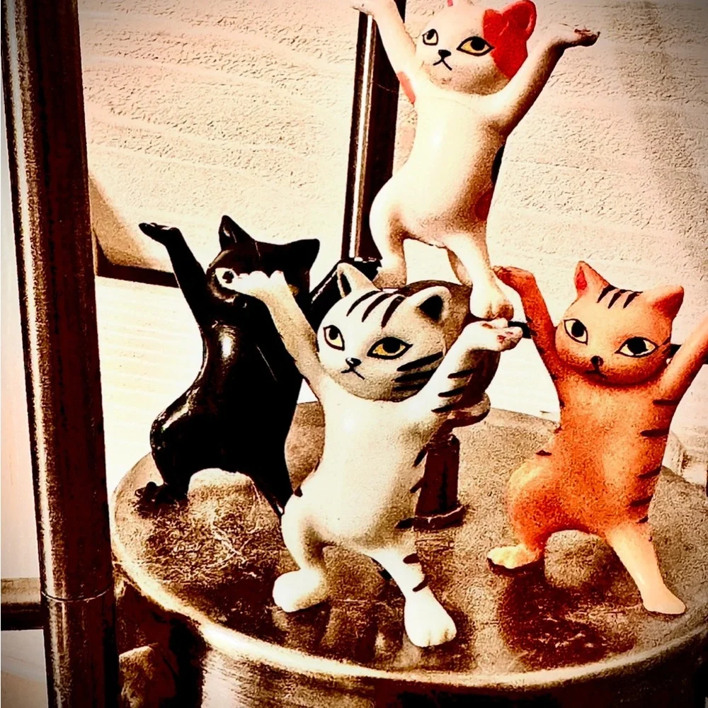 Set of FIVE FELINE FIGURES!